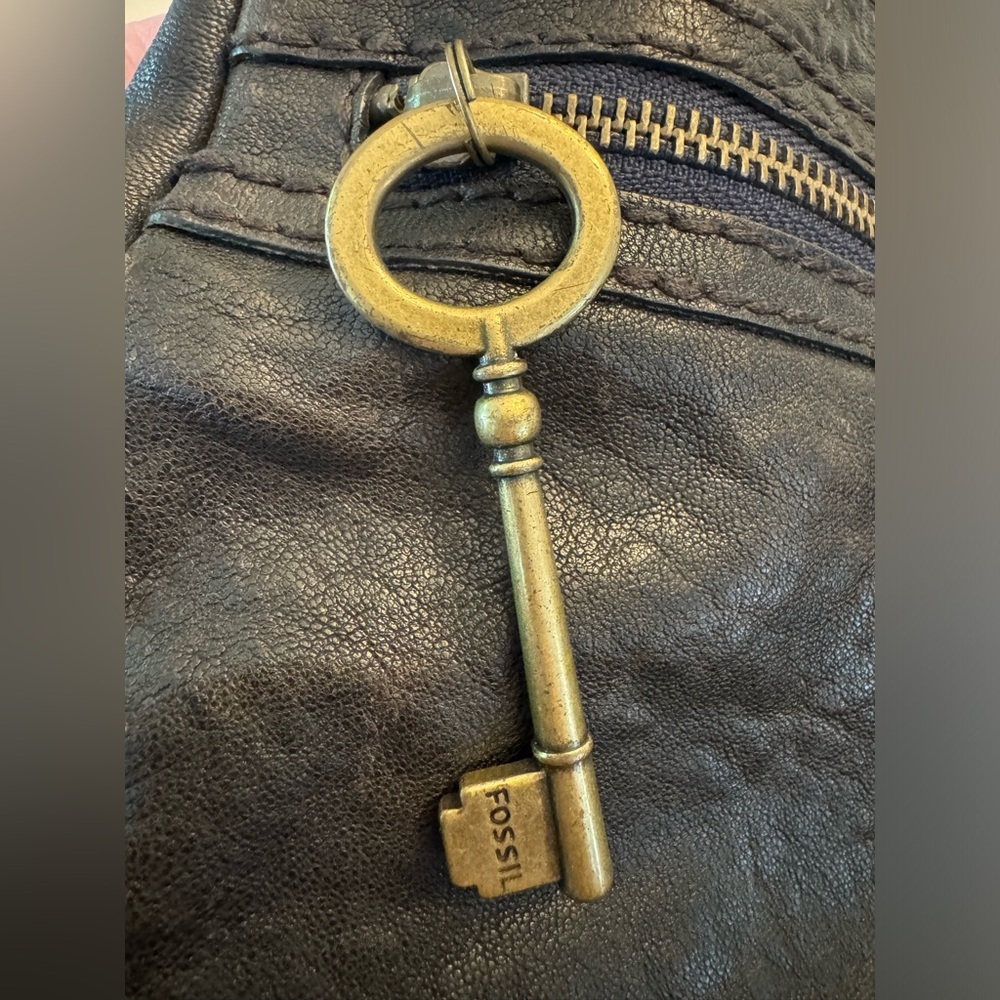 VTG! Fossil Foldover Shoulder Bag with Gold Accents - Picture 15 of 16